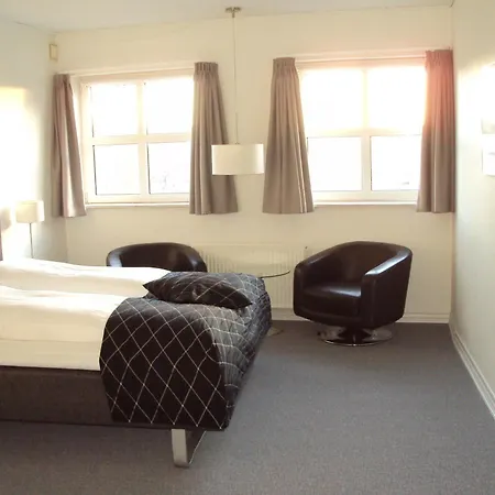 Schaumburg Hotel 4*